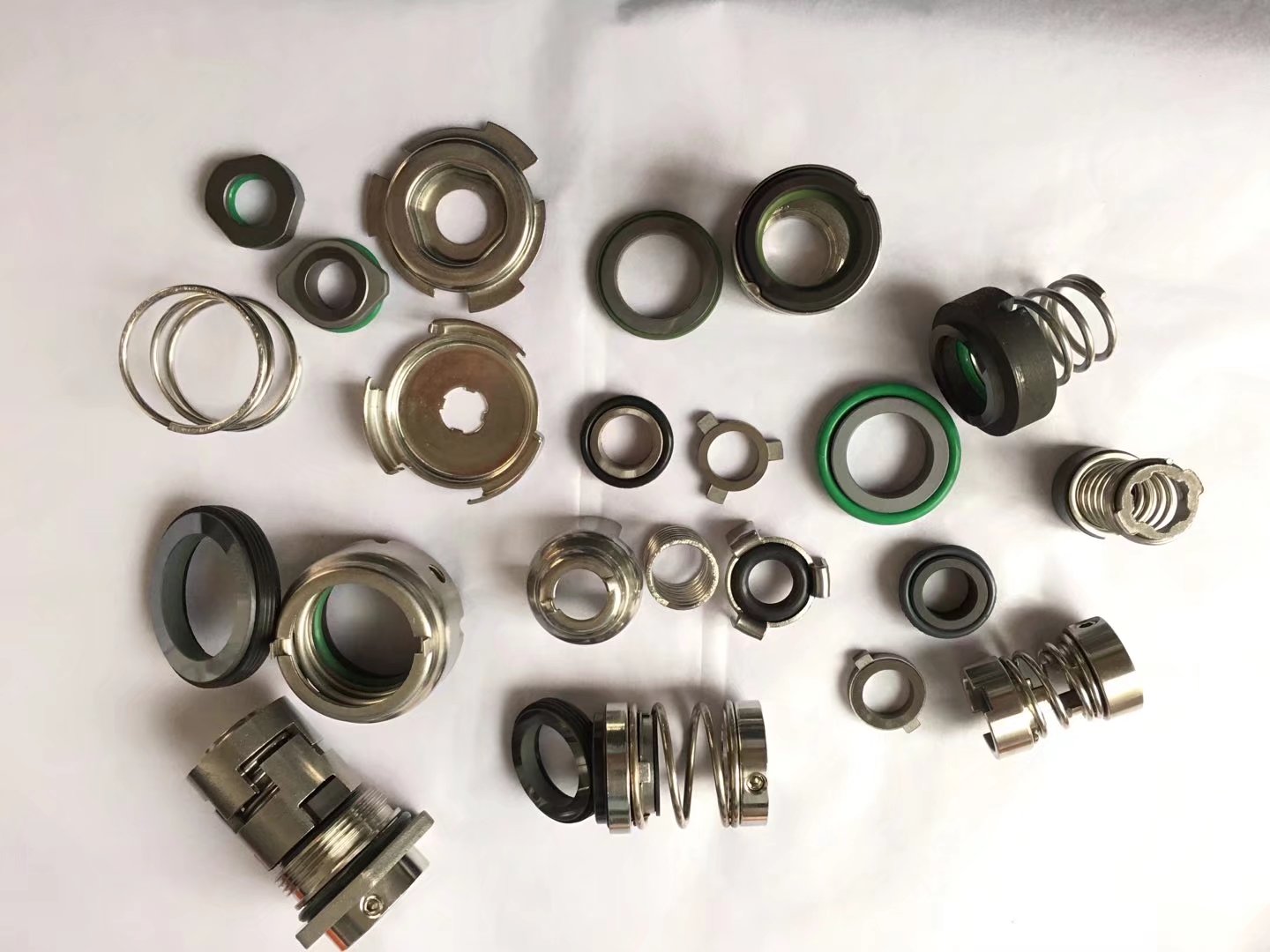 南方泵業(yè)CHL(F)不銹鋼多級(jí)臥式離心泵機(jī)械密封 核心配件深度解析